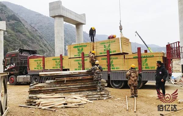 建筑红板陕西工地卸车现场图